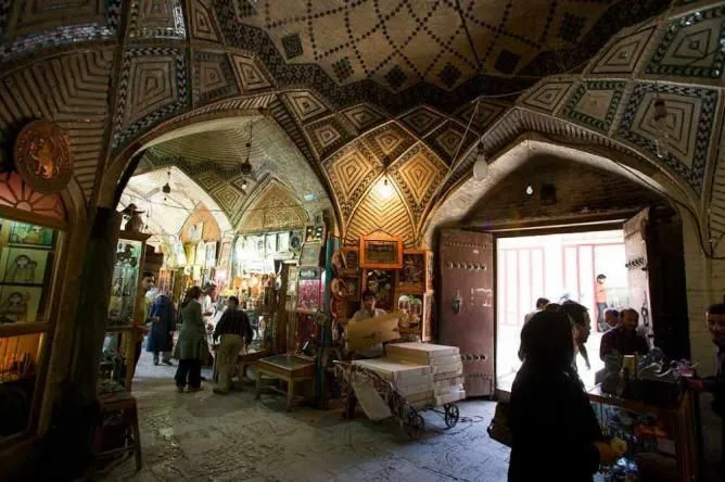با خرید بلیط هواپیما کیش به شیراز از کدام دیدنی های شیراز بازدید کنیم؟
